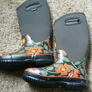 Womens Boggs, barely Used